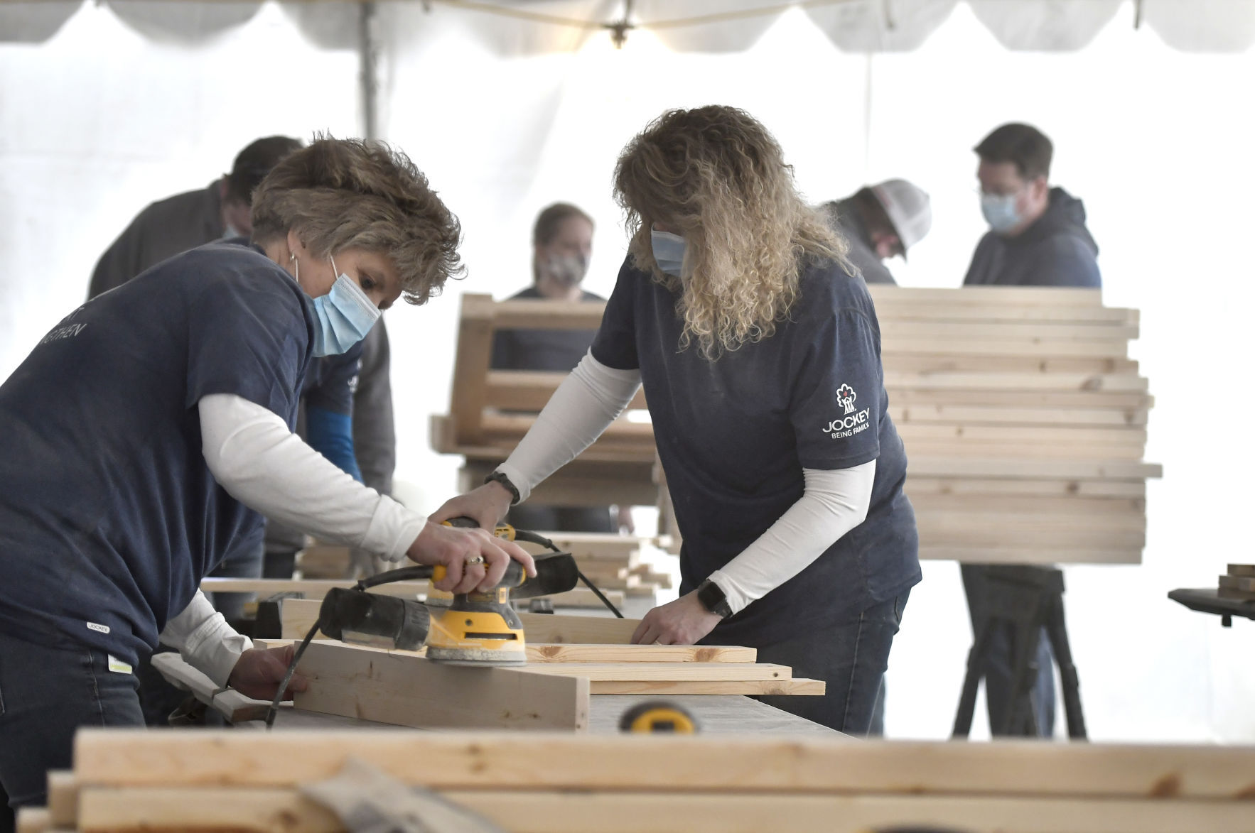 JOCKEY BUILDS BEDS